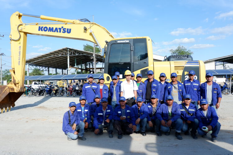 อบรมการใช้งานเครื่องจักรให้กับพนักงาน